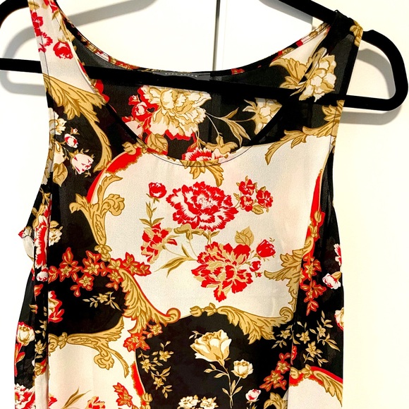 Floral print cool summer top. Suzy Shier size medium - Picture 1 of 2